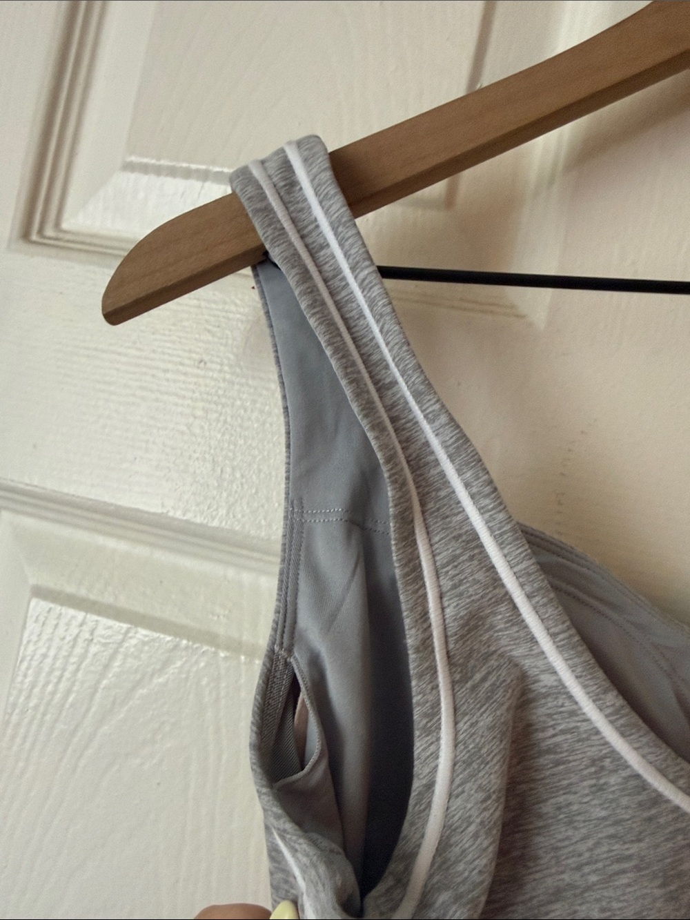 Alo Yoga Alosoft Heart Throb Bra Heather Grey/White size small NWOT - Picture 6 of 7